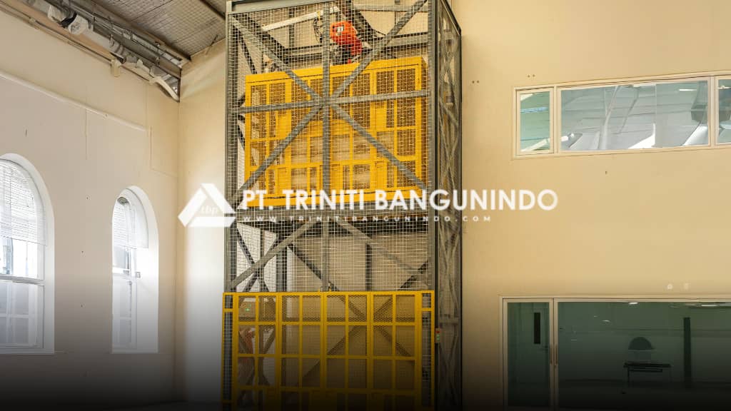 Cargo Lift vs. Forklift: Mana yang Lebih Cocok untuk Kebutuhan Logistik Anda?