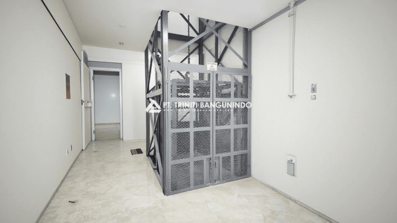 Cargo Lift Electric untuk Industri: Solusi Efisiensi & Keamanan Logistik Vertikal