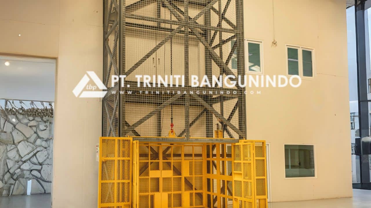 Tren Penggunaan Cargo Lift di Era Industri 4.0: Otomatisasi dan Integrasi Sistem