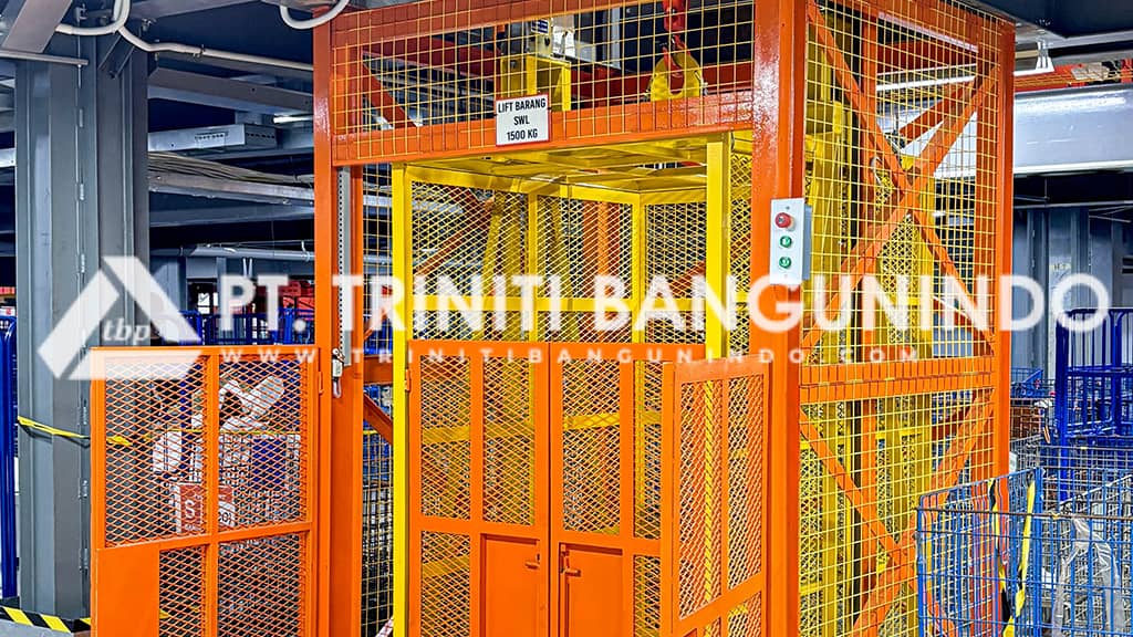 Solusi Cargo Lift untuk Berbagai Sektor Industri